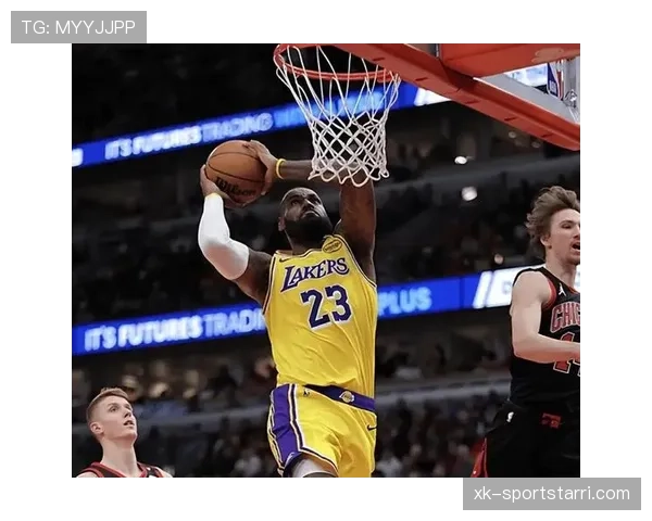 戴维斯挡拆为詹姆斯拉开空间比上季终结更稳